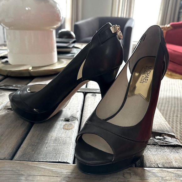 as new CHOCOLATE BROWN Michael Kors heels - Picture 1 of 5